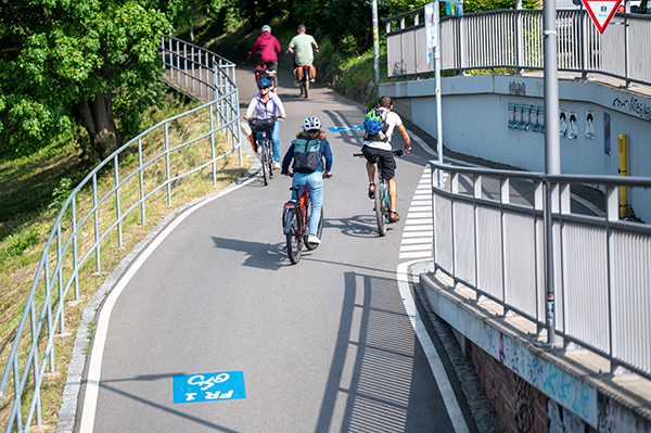 Visualisierung des Schnellradwegs auf einem Schrägluftbild