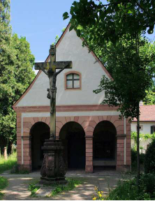 Alter Friedhof mit  St. Michaelskirche
