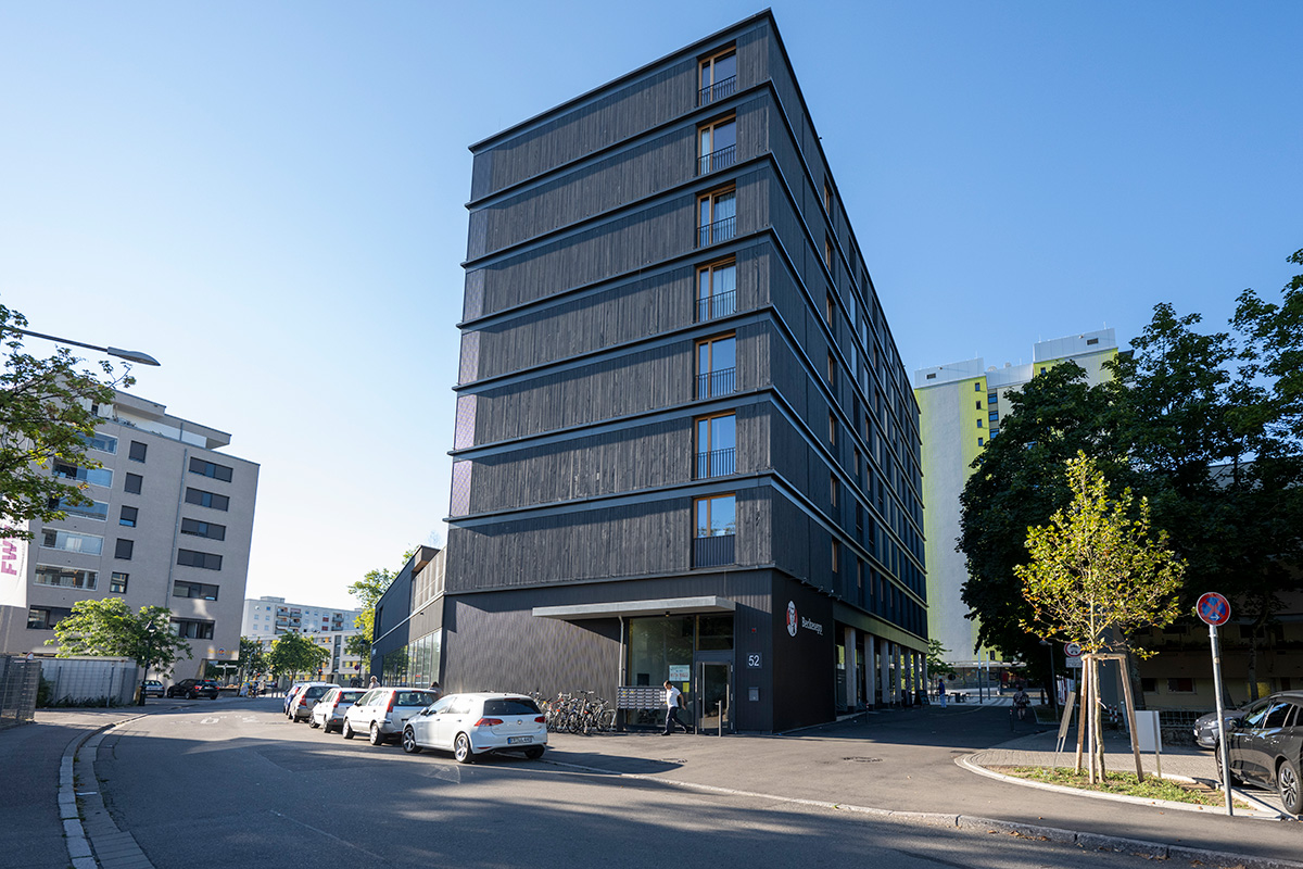 BUGGI 52: 8-geschossiges Wohn- und Geschäftshaus komplett in Holz gebaut,