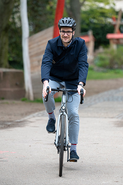 Oberbürgermeister Martin Horn auf dem Fahrrad