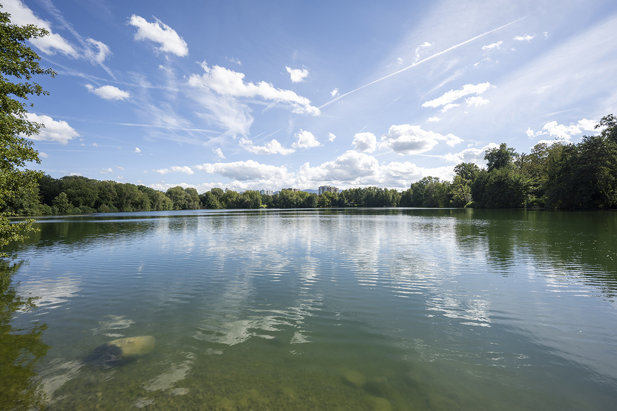 Weiher und Himmel