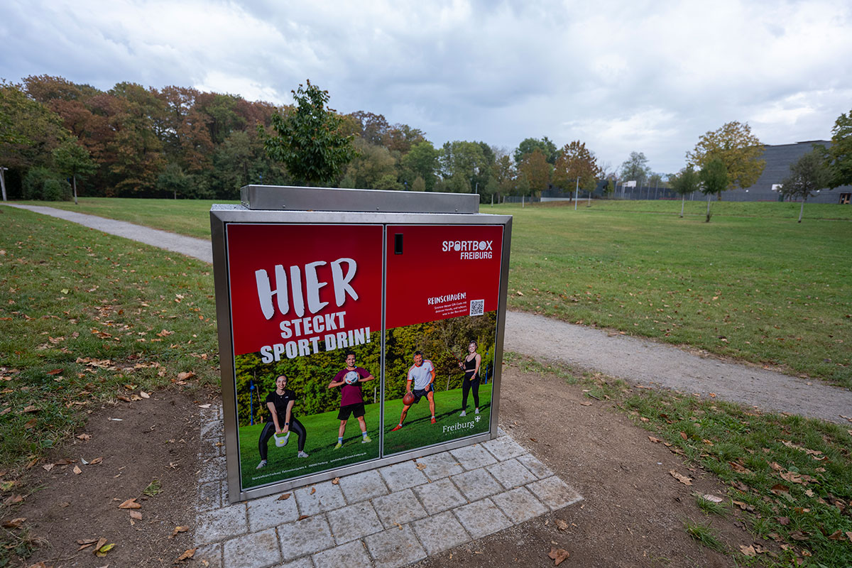Eine weitere Sportbox steht seit voriger Woche im Rieselfeld hinter dem Kepler-Gymnasium.