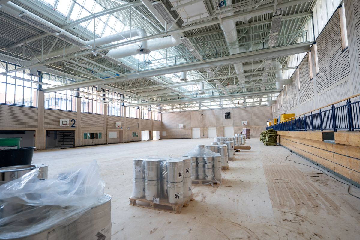 Inneres der Gerhard-Graf-Sporthalle mit neuem Boden 