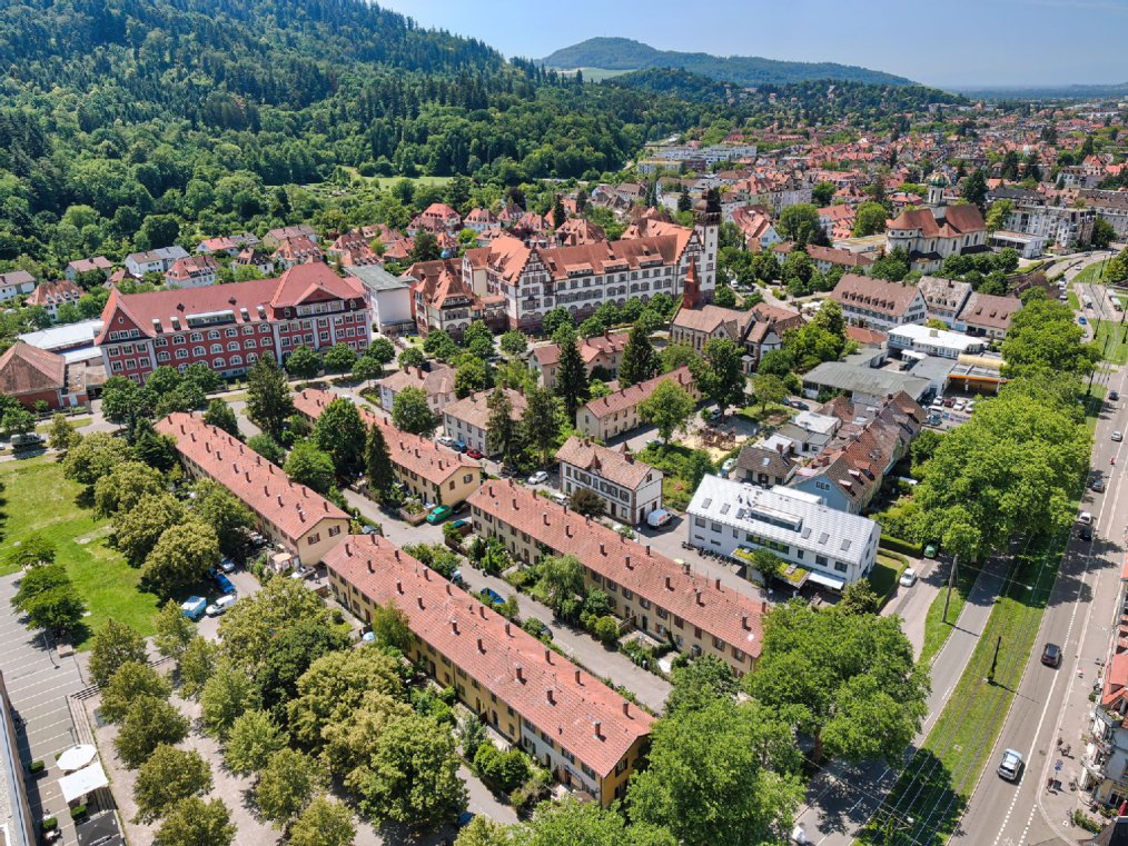 Luftbild, Foto: Jan Raiber Luftbild, Vogelperspektive mit Reihenhäusern und begrüntem Wohngebiet