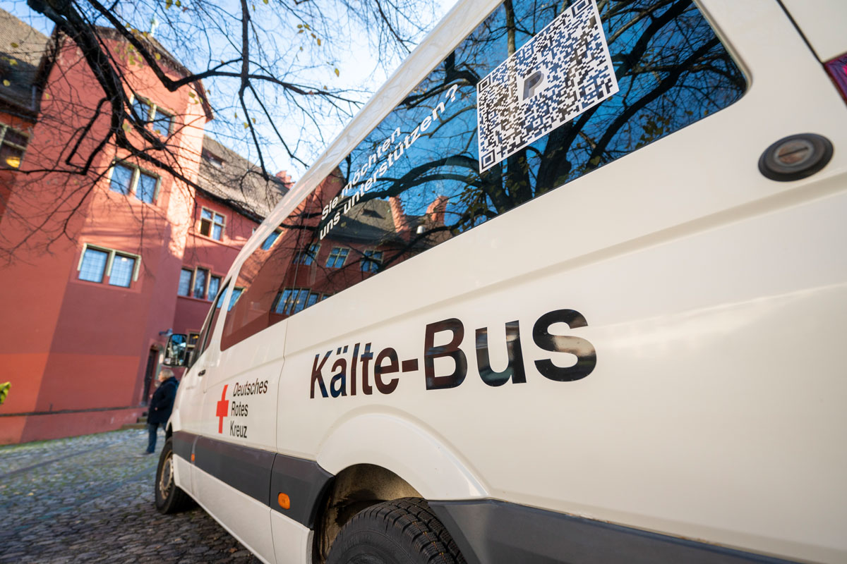 Der Kältebus vor dem Rathaus