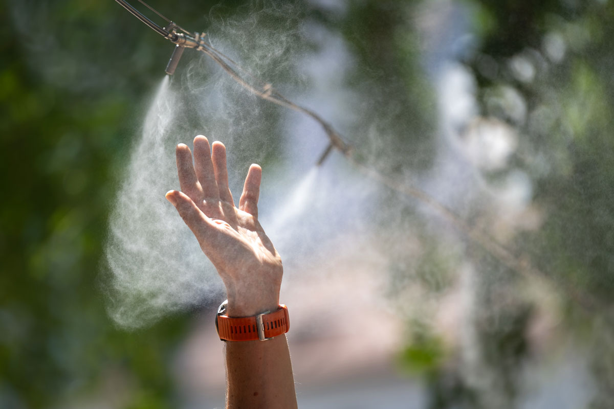 Hand vor Vernebler