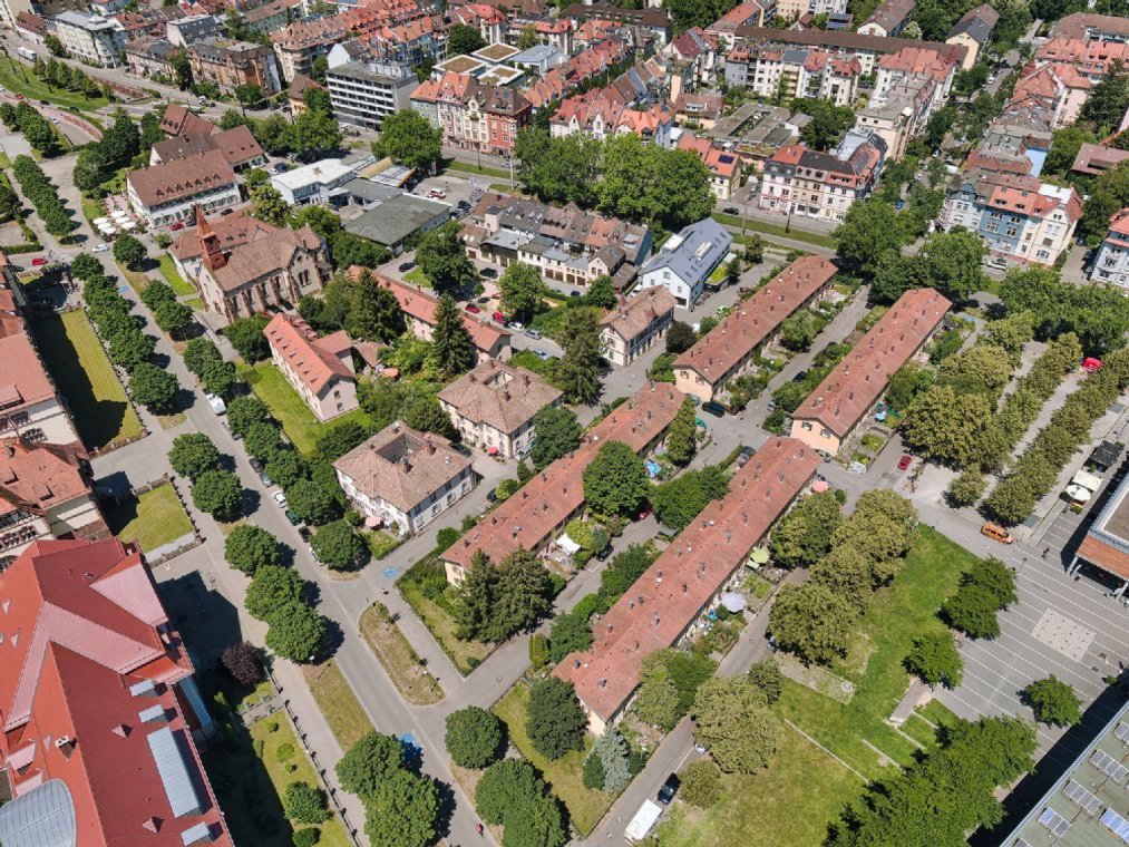 Luftbild, Foto: Jan Raiber Luftbild, Vogelperspektive mit Reihenhäusern und begrüntem Wohngebiet