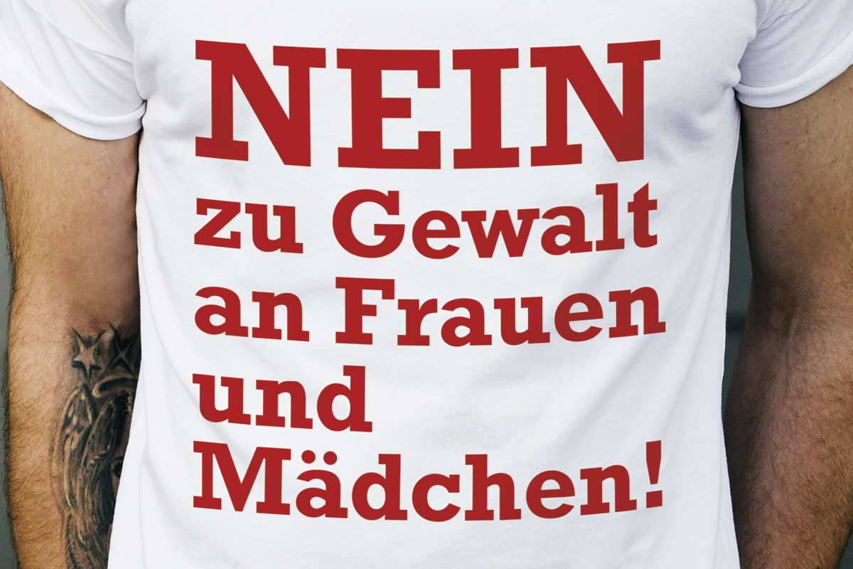 T-Shirt mit dem Schriftzug: "Nein zu Gewalt an Frauen und Mädchen"
