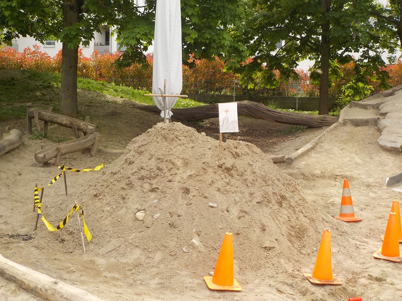Sandberg im Garten.
