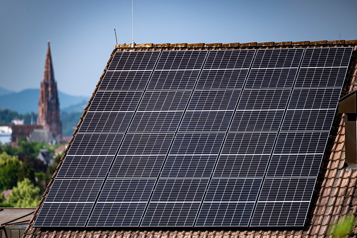 Satteldach in Freiburg mit Photovoltaikanlage