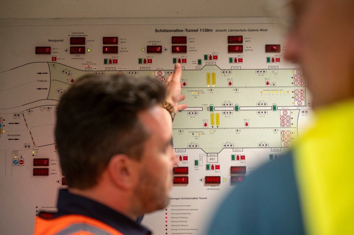 Modell-Übersicht des Schützenallee-Tunnels, dort Anzeige der aktiven Tunnelbeleuchtung