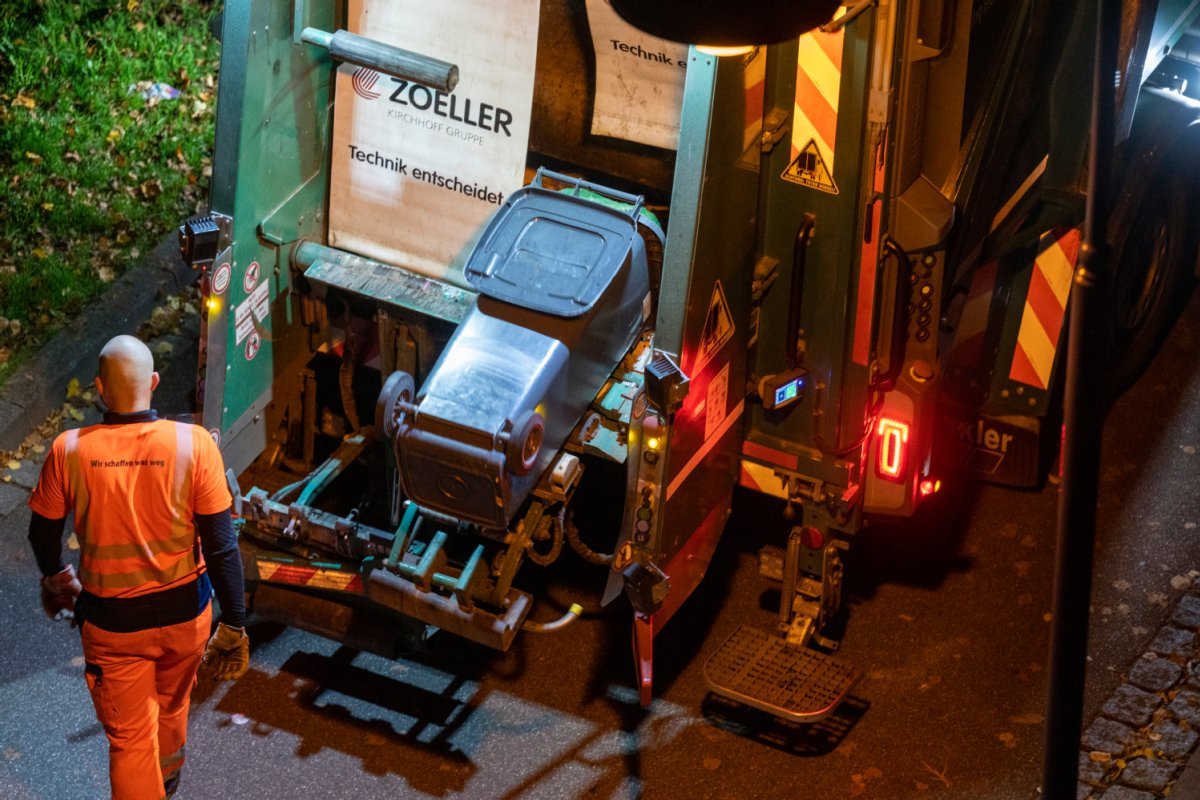 Müllwerker bei der Arbeit