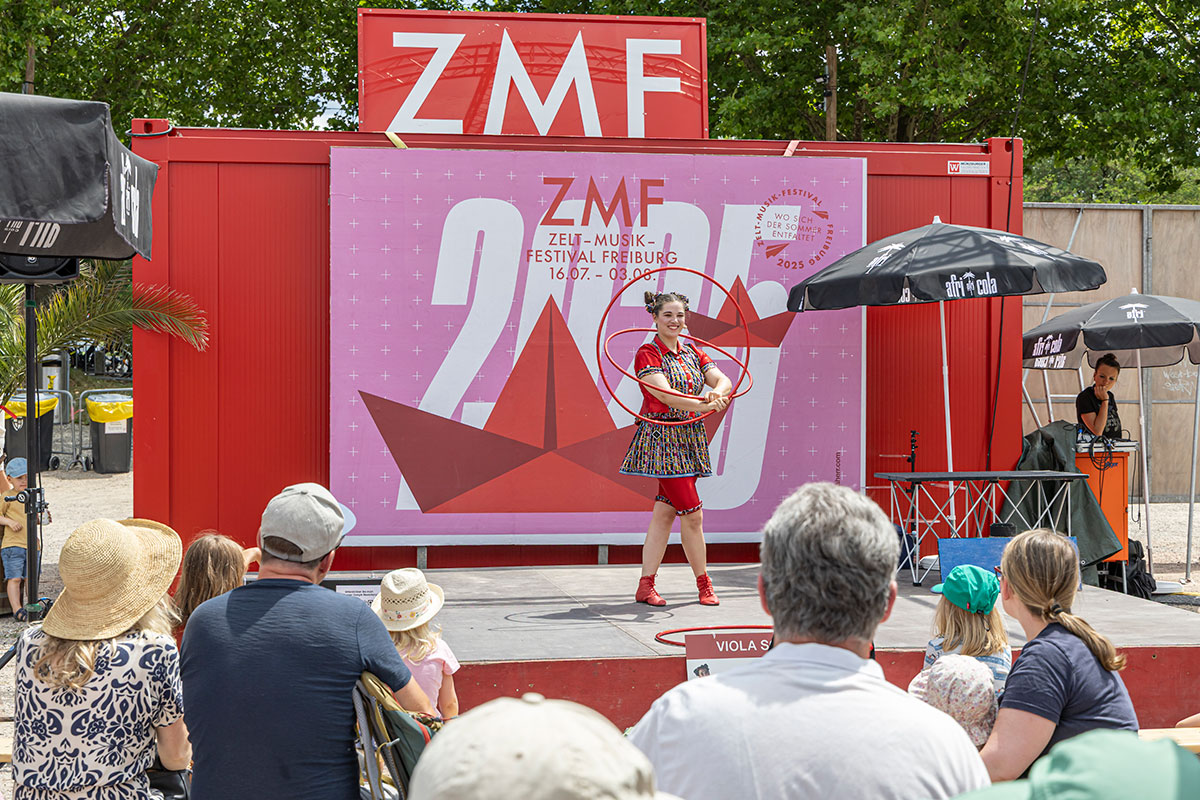 Jonglage mit Viola Schley