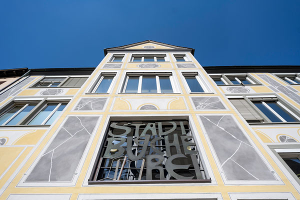 Gebäude des Stadtbibliothek auf dem Münsterplatz