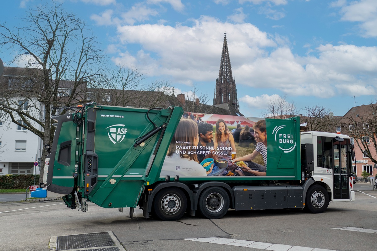 Ein Laster der ASF im Einsatz.