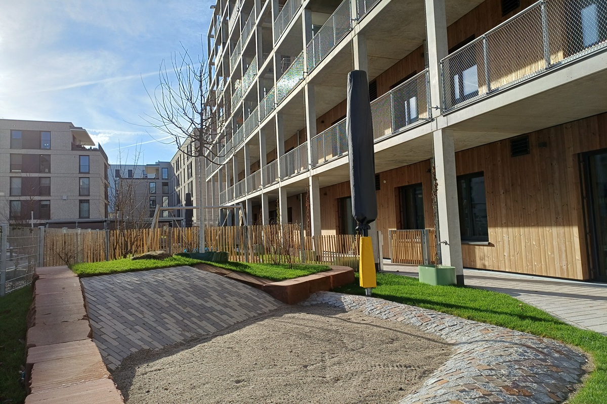 Der Sandkasten draußen.