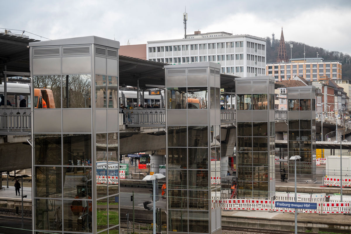 Stadtbahnbrücke am Freiburger Hauptbahnhof