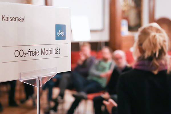 Schild der Themeninsel CO2-freie Mobilität