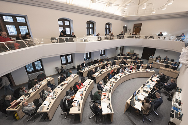 Ratssaal mit Gemeinderat