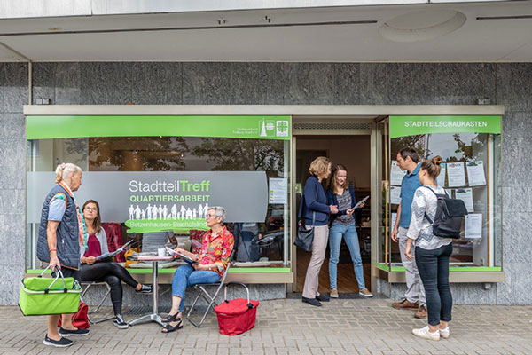 Quartierstreff mit Menschen