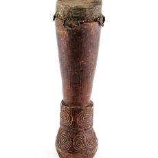 Trommel, Neuguinea, 19.Jh., Slg. Herder, Inventarnummer II/0074, Foto: Axel Killian
