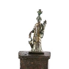 Versilberte und vergoldete Statue der Göttin Isis-Fortuna, Biesheim, 1. Jh. n. Chr. © Musée Gallo-Romain, Biesheim, Foto: A. Killian