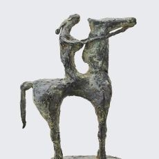 Bronzeplastik mit Reiterin auf einem Pferd