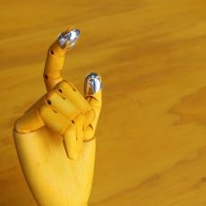 Museum für Neue Kunst – Städtische Museen Freiburg, Hannah Toticki Anbert, Touch Screen Protection Rings. Silver Version. 2019, Photo:Toticki Studio