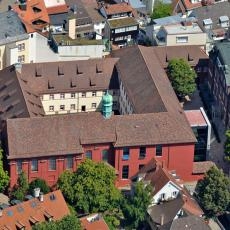 Luftaufnahme des ehemaligen Neuklosters von Adelhausen, heute: Sitz der Adelhausenstiftung © Adelhausenstiftung Freiburg