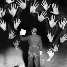 Casier judiciaire ! « Nous le regrettons, pas de poste vacant ! » issu du reportage photo « Le plus lourd des châtiments vient après la libération », Fribourg, 1951Archives Geiges-Zweifel, Staufen