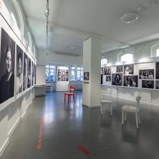 Ausstellungsansicht "In Gesellschaft", Foto: Britt Schilling