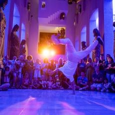 Museumsnacht 2023, Breakdance in der Skulpturenhalle des Augustinermuseums, Foto: Patrick Seeger