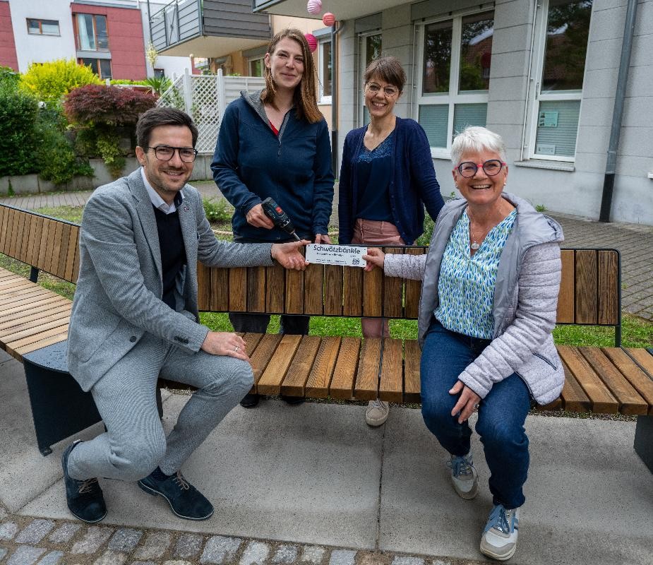 Dreisamhalle, im Hintergrund die Feyel-Schule