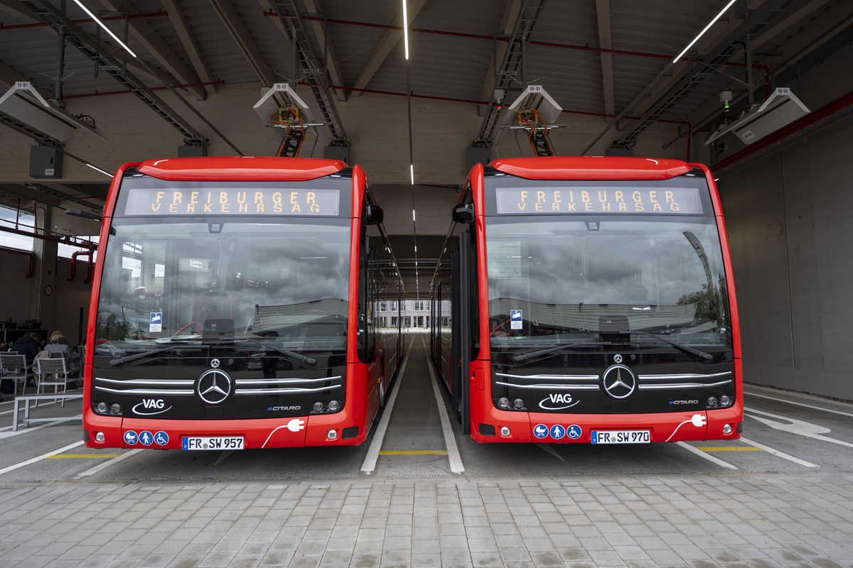 Zwei Busse der VAG geparkt in der Garage.